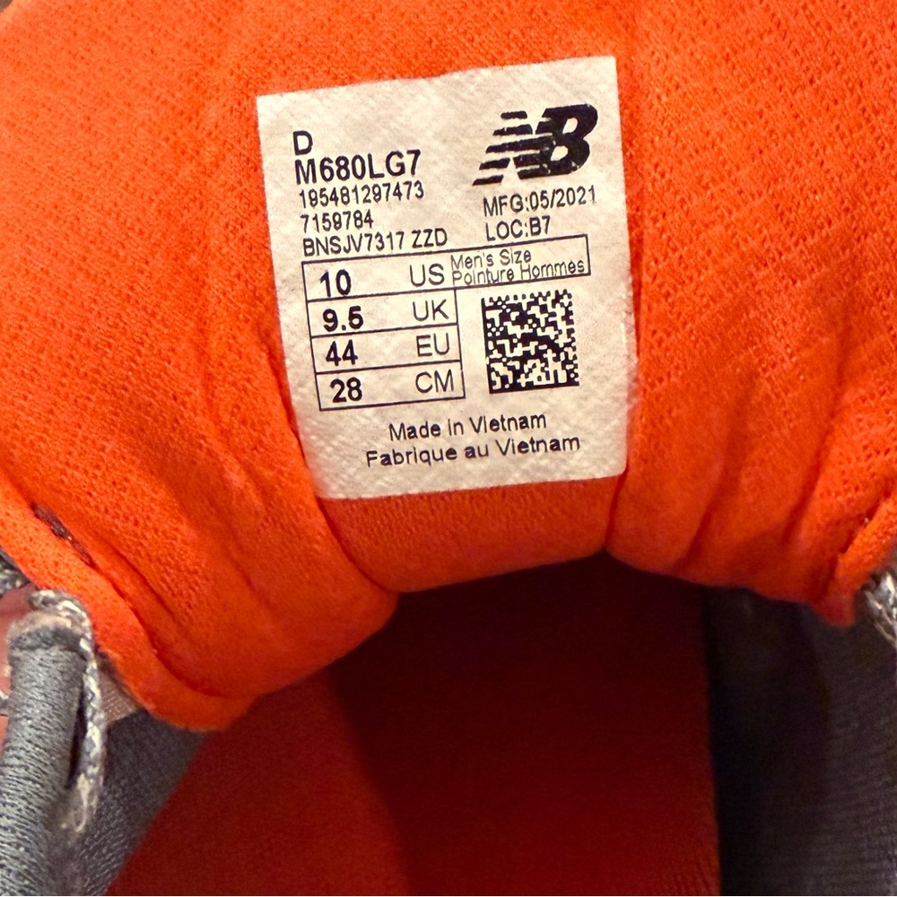 New Balance Men's sz 10 Sneakers in Gray with Orange Highlights - Picture 6 of 6